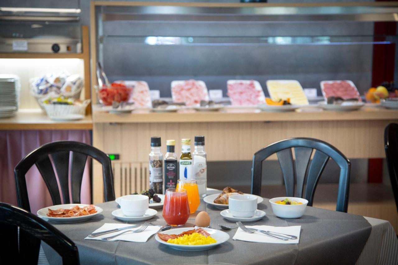 Sunlake Hotel Riva del Garda Dış mekan fotoğraf