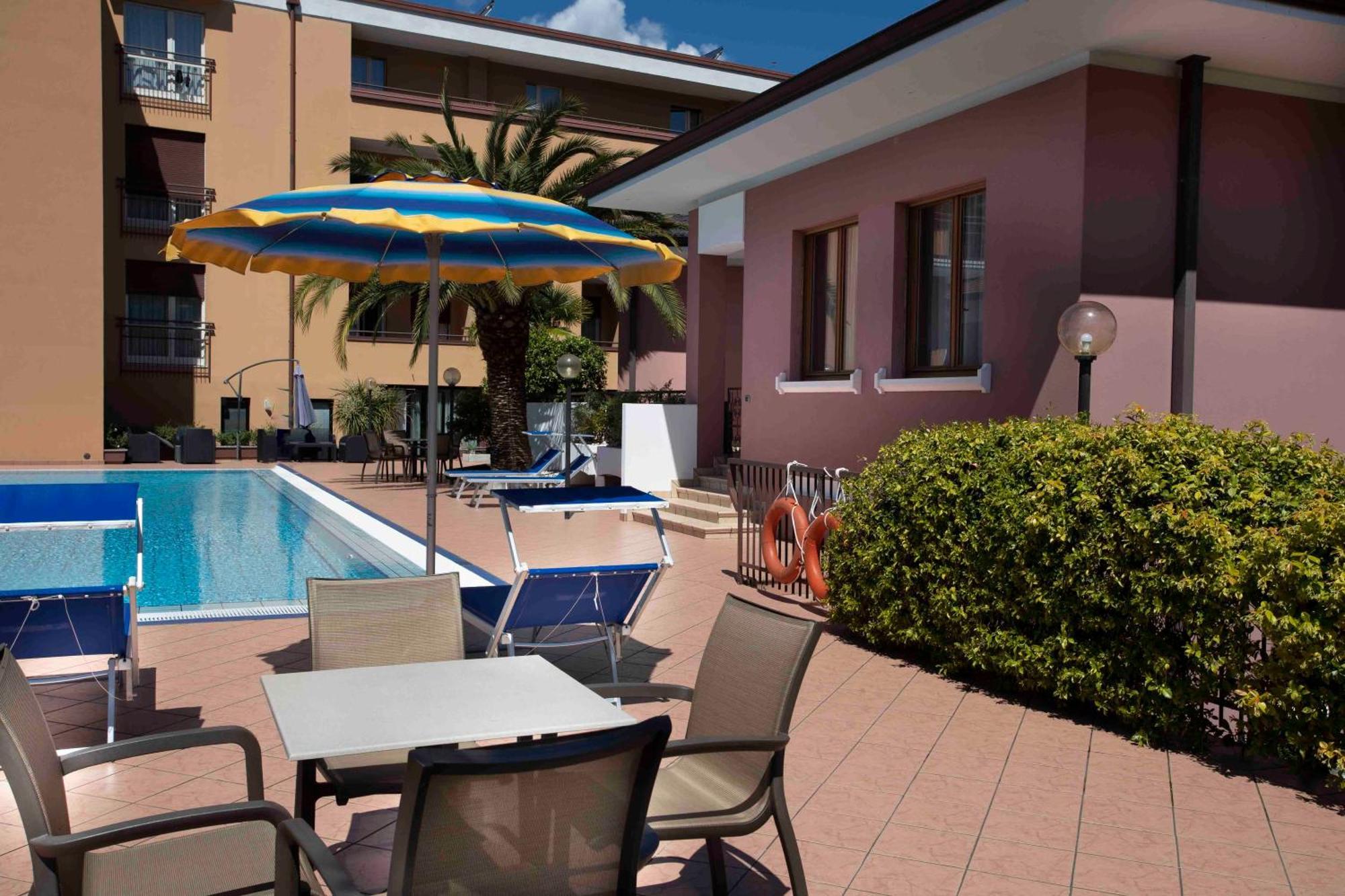 Sunlake Hotel Riva del Garda Dış mekan fotoğraf