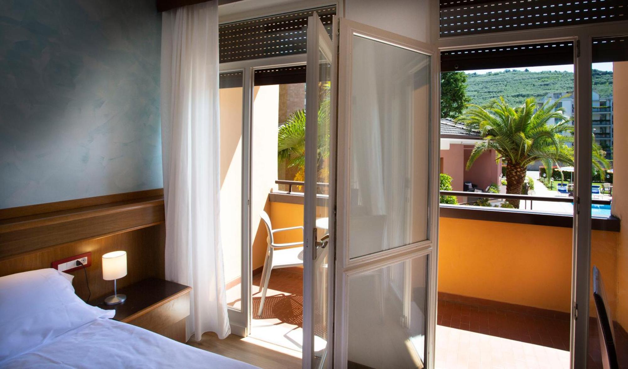 Sunlake Hotel Riva del Garda Dış mekan fotoğraf